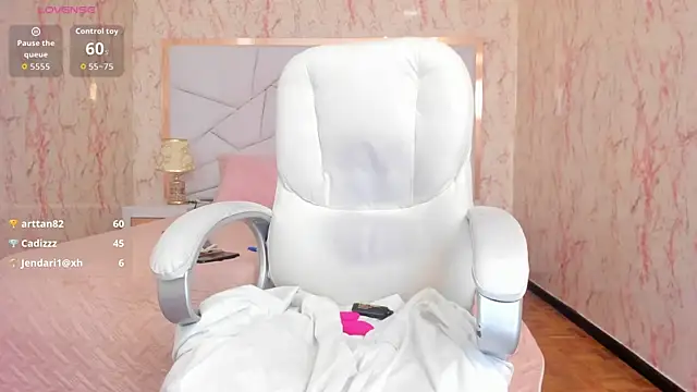 Emily_Whinfre webcam