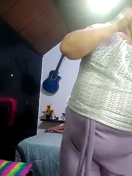 keyla01_ (F mature) - 🥎anal beads🥎