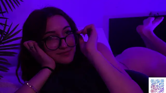 sweeetmila (F teen) - suck my finger🍓