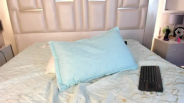 Alma_Monclair_ webcam