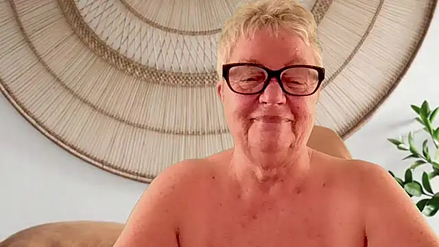 Mystery-Grandmother webcam