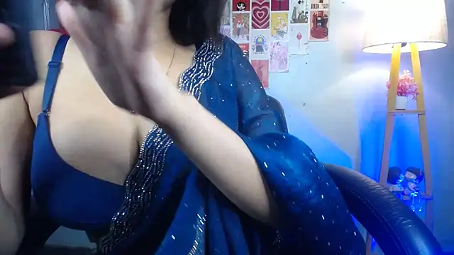 kiara_1122 (F teen) - boobs on cocolate