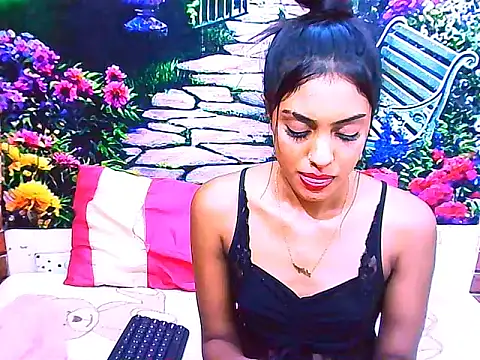 IndianPretty14u2Luv webcam