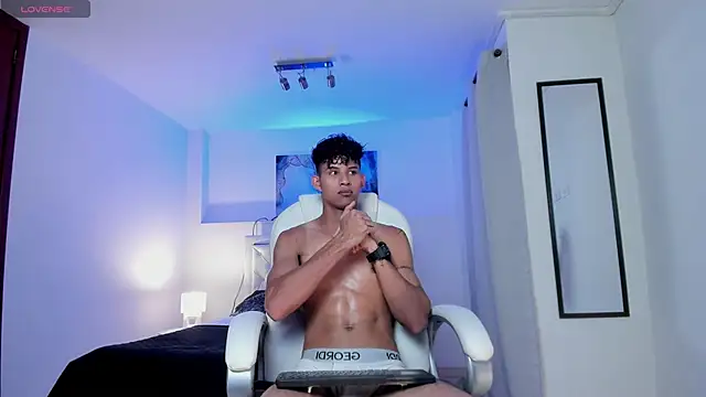 kamisuarez - KamiSuarez's free webcam - UK Sex Cams