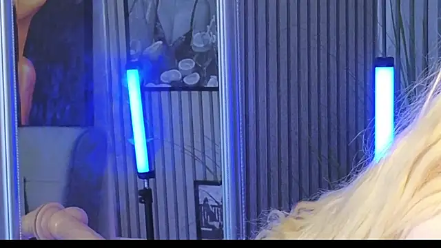 karmaarms - KarmaArms's free webcam - UK Sex Cams