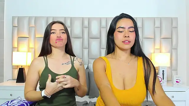 paola_katy_dicks webcam
