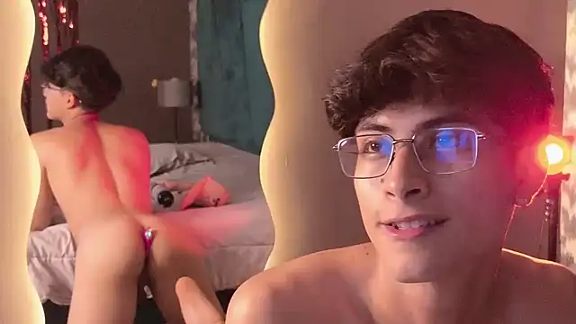 aaron_eze (M young) - SUCK A DILDO