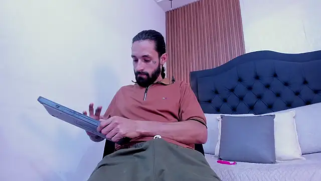 hisoka_011 - Hisoka_011's free webcam - UK Sex Cams