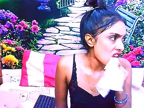 IndianPretty14u2Luv webcam