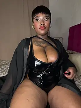 QUEEN_NOBUHLE_FEMDOM_777 webcam
