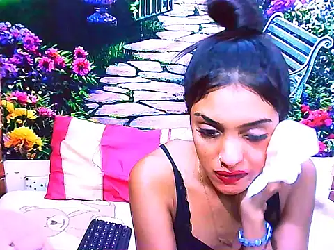 IndianPretty14u2Luv webcam