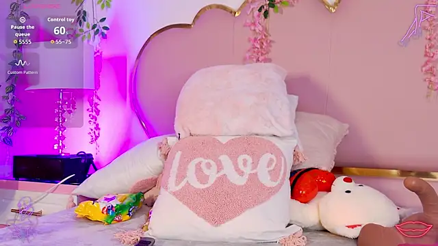 emmacrush - EmmaCrush's free webcam - UK Sex Cams