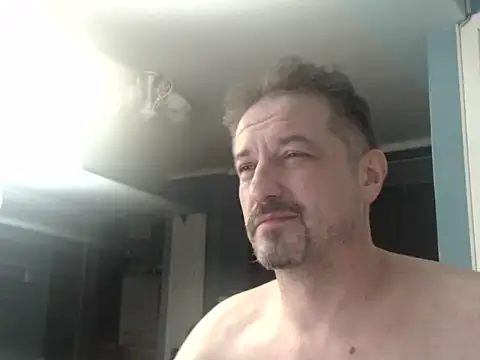 misterfaithro (Ask my age) - my third day on site! i want new friends