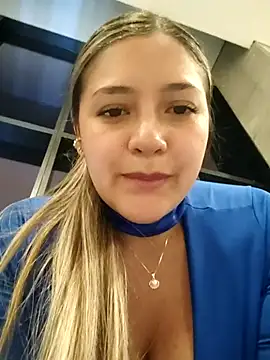 alana_69 (F young) - Take off bra+ Suck nipples in mall