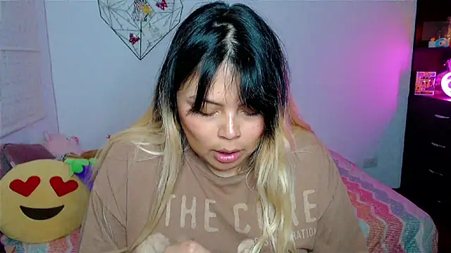 elliemoonx (Ask my age) - ass bounce