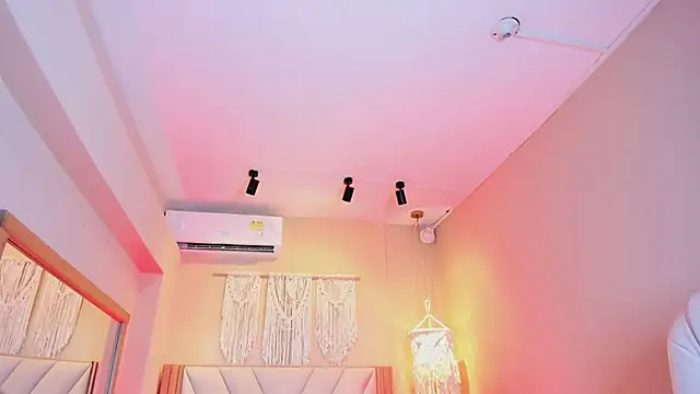 NahimiThompson webcam