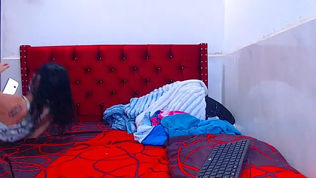 Triogirlhorny_ webcam