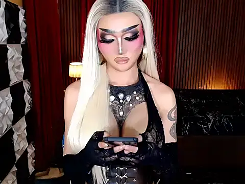 IndestructibleLily webcam