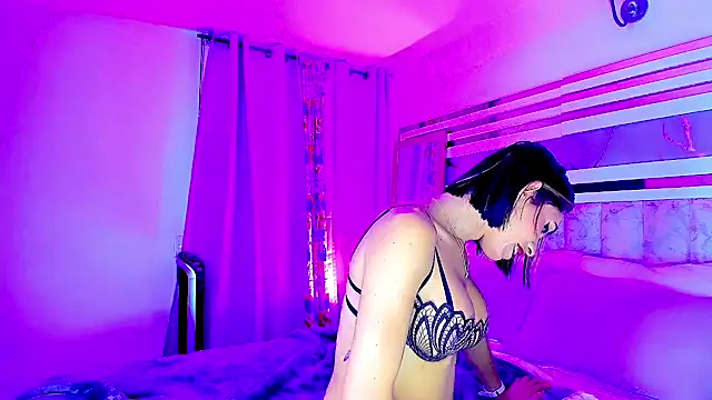 Amira_BabyHot webcam