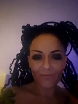 shyhornymommy webcam