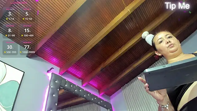 Paulinna_Curvy webcam