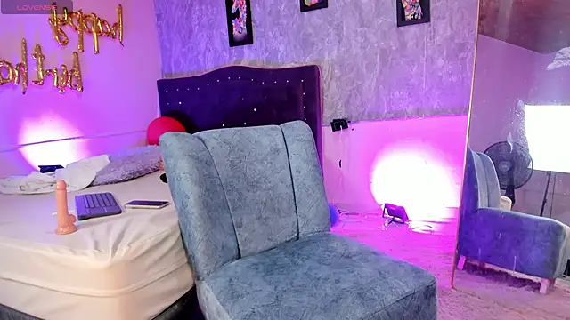 Lauren_smiles webcam