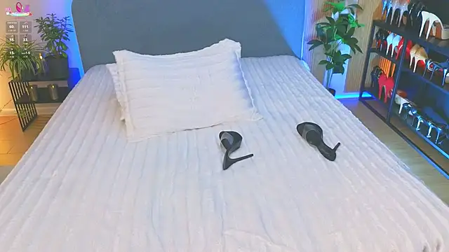 kira_from_ua (F young) - 💙💛 lovense ON, fingering pussy