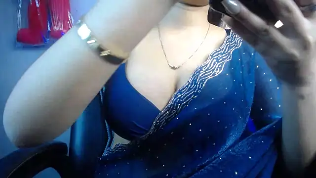 kiara_1122 (F teen) - boobs on cocolate