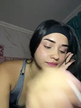 Webcam Model (Kimmymadison-)  is live.Free join now!