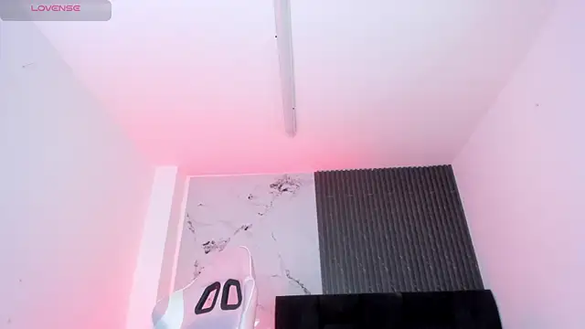 chloesagee (T teen) - Get naked