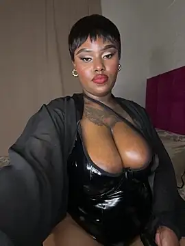 QUEEN_NOBUHLE_FEMDOM_777 webcam
