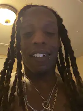 bigwaynedc (Ask my age) - completely naked