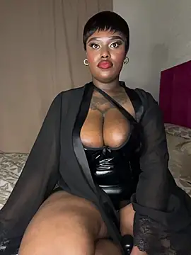 QUEEN_NOBUHLE_FEMDOM_777 webcam