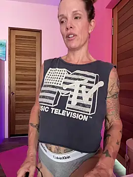 mommyselenafit_ webcam