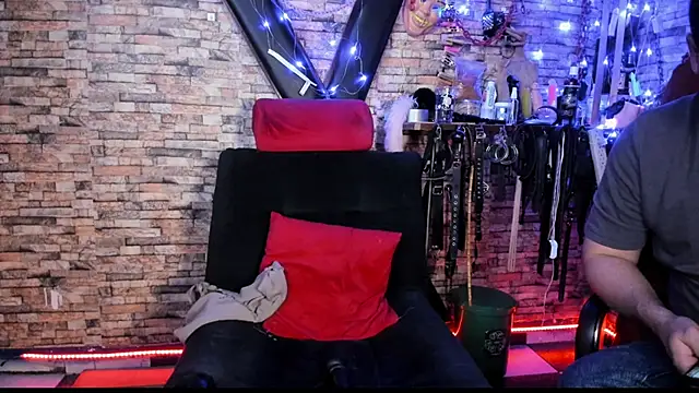 Liltildeman_moon webcam