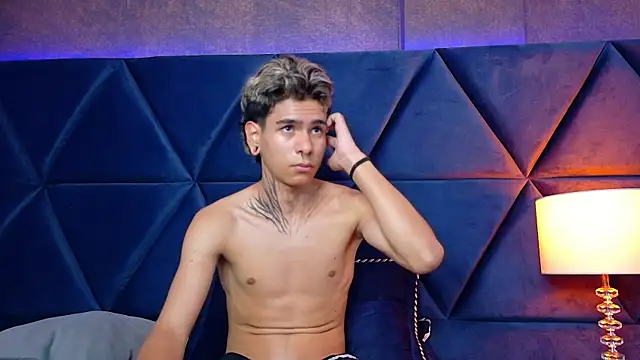 bel_sebu (M twink) - fitness challenge (push-ups, squats) 💪