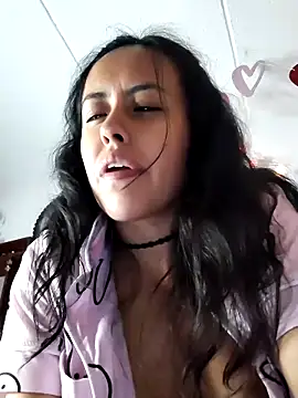 Webcam Model (Queen_Ashly)  is live.Free join now!