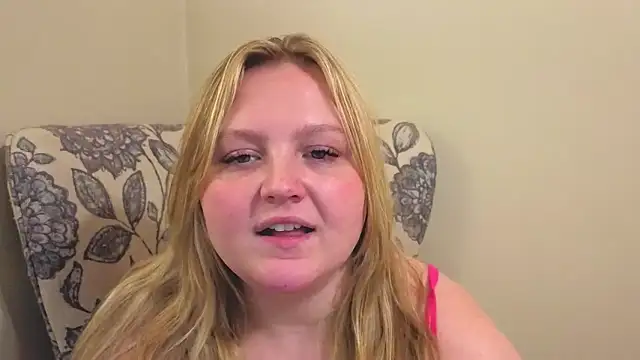 PhatAssBlond webcam