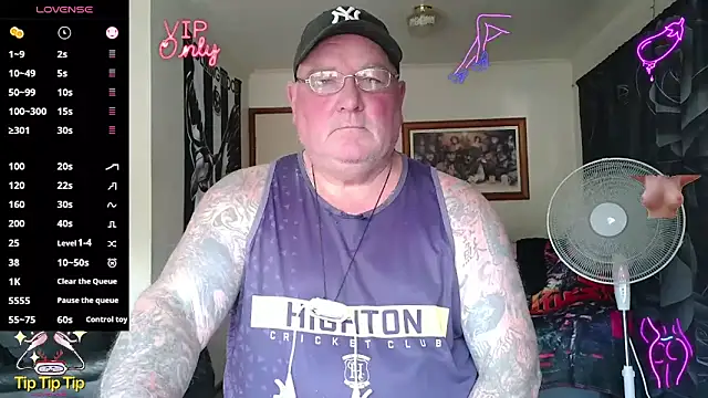 KINKYBLUEYES69 webcam