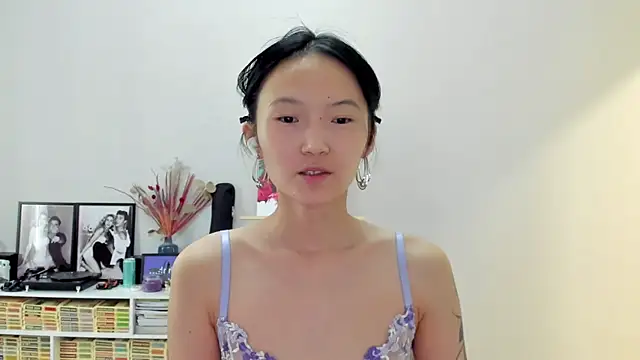 ailey_chao (F teen) - 2 finger kitty