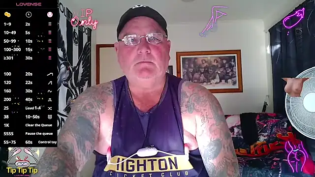 kinkyblueyes69 (M mature) - NAKED