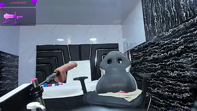 Ladyy_Scarlett webcam