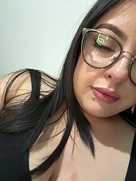 Webcam Model (MileyGia)  is live.Free join now!