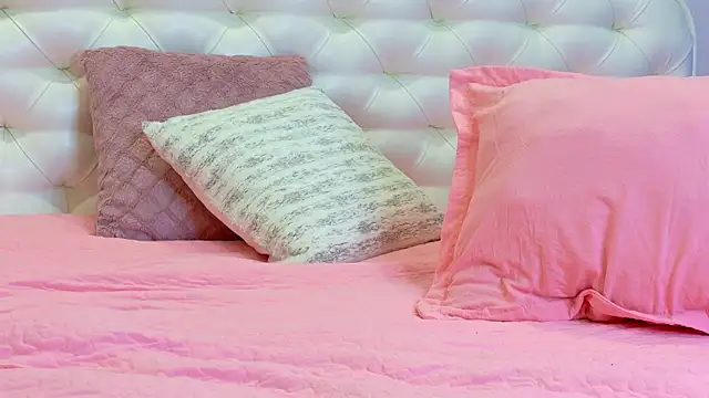 LadySweetWife webcam