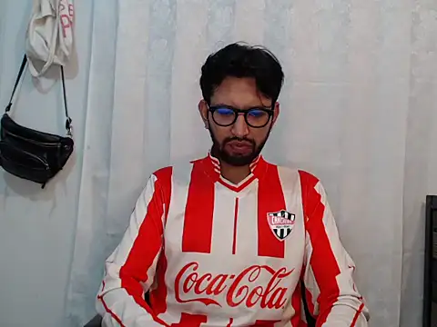 thomass1018 - Thomass1018's free webcam - UK Sex Cams