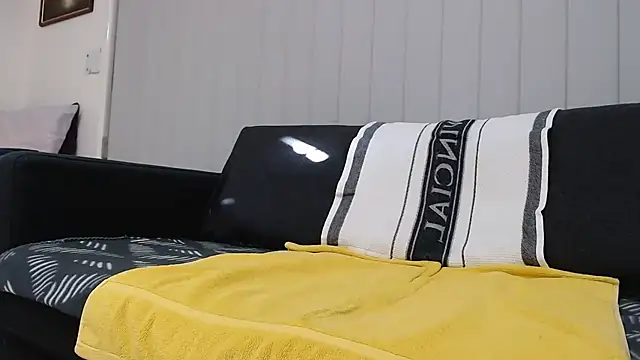 lilchristian@xh (Ask my age) - CUM!