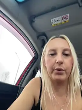 merlindave (F young) - Finger pussy /naked✌️🫦