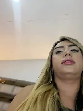 Sara_trans_hot webcam