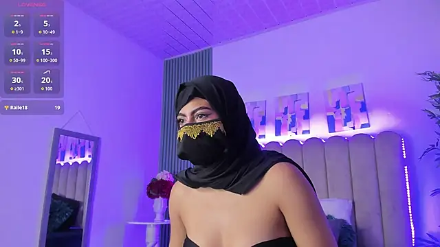 layla_amirah (F teen) - Flash boobs and play