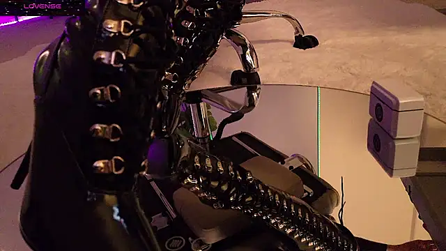 Lady_RedAlexa_RA webcam